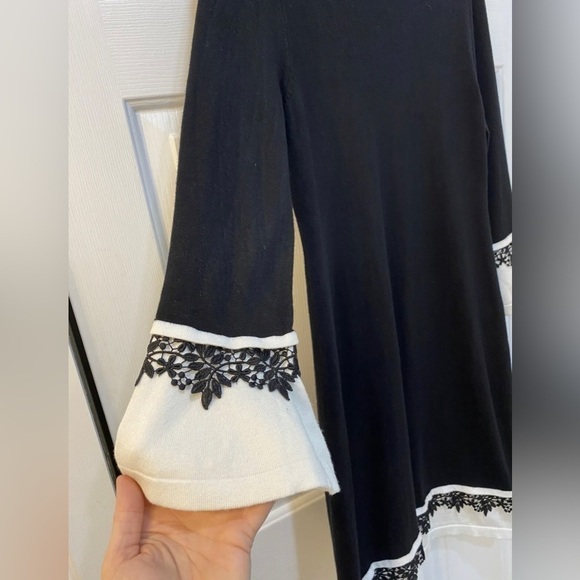 Calvin Klein Long Bell Sleeve Sweater Dress Floral Crochet Trim Women's Size M - Picture 3 of 8